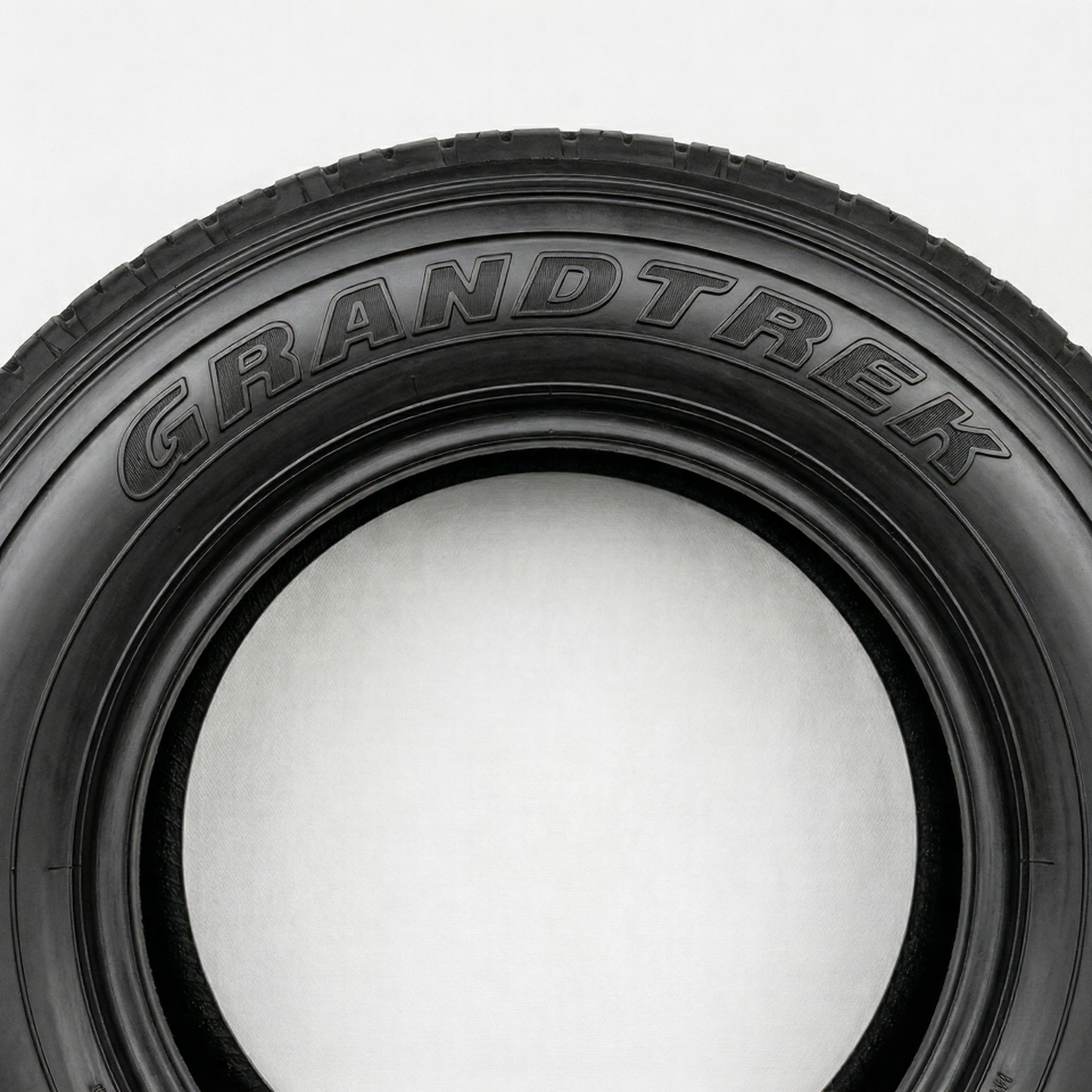 Neumático 225/70 R17 Grandtrek